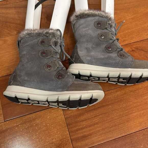 Sorel Women's Gray Fur-Trimmed Boots size 6 - Picture 4 of 11